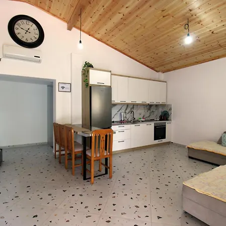Lakeview Nardi *